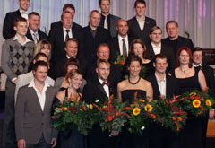 Gruppenbild mit unter anderem den beiden Goldpaddlern Conny Wachsmuth und Andreas Ihle, Björn Bach, der auch verabschiedet wurde, Nadine Kleinert, Manuela Lutze, Christoph Theuerkauf, Ruwen Faller, Christian Kubusch und natürlich mit SCM-Urgestein Martin Sanne und meinem Trainer Bernd Hennberg.